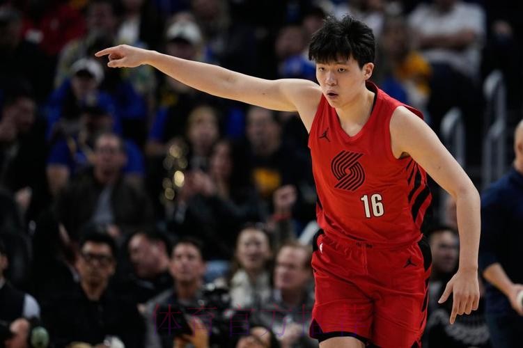 杨瀚森替补3分2篮板库里7分11助攻 勇士轻取开拓者 杨瀚森替补3分2篮板库里7分11助攻 勇士轻取开拓者